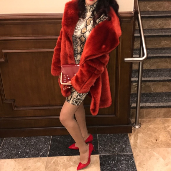Red fur coat - Picture 3 of 6